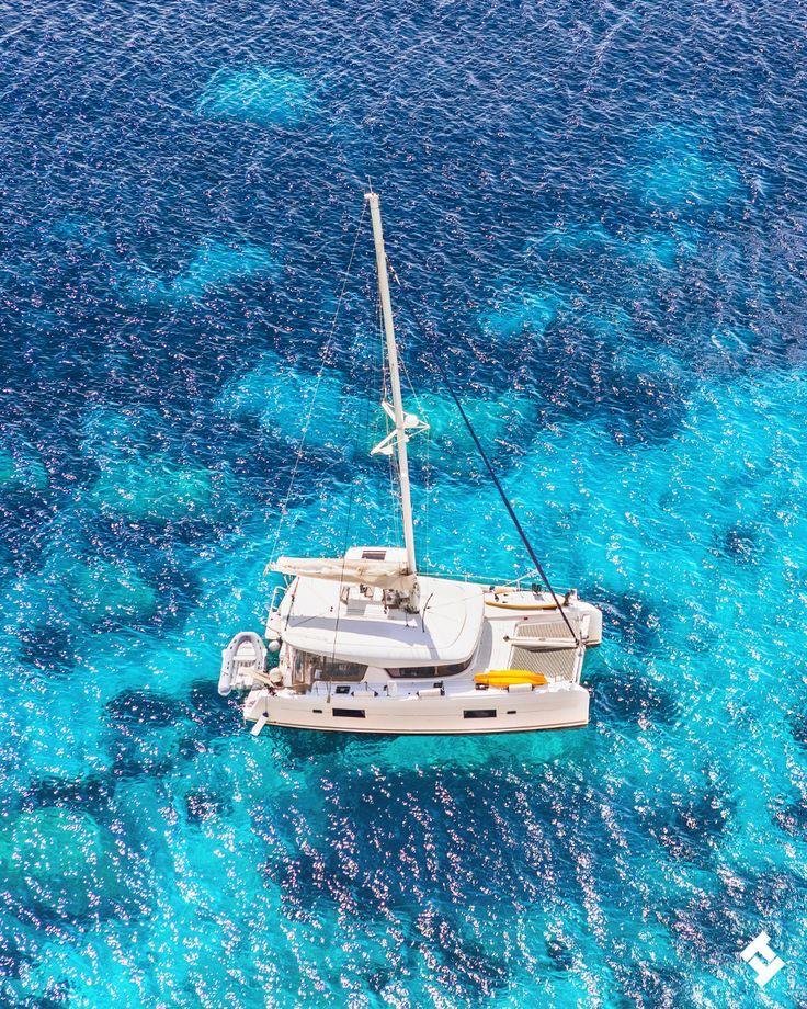 Catamaran 52ft 2017 exterior view - Luxury catamaran for charter in Mexico